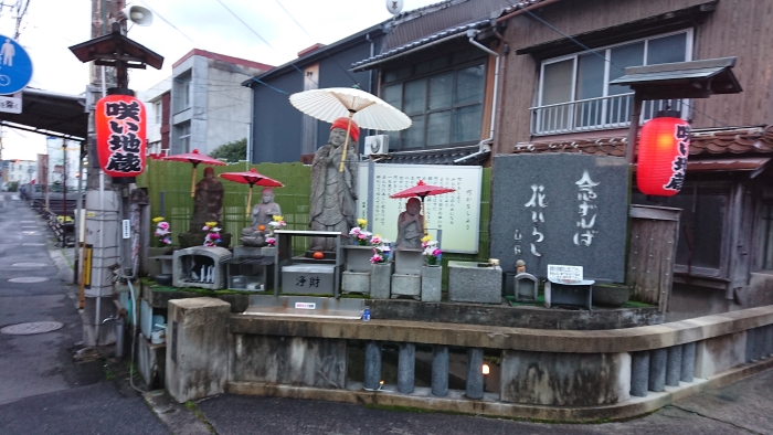咲い地蔵と淀江傘